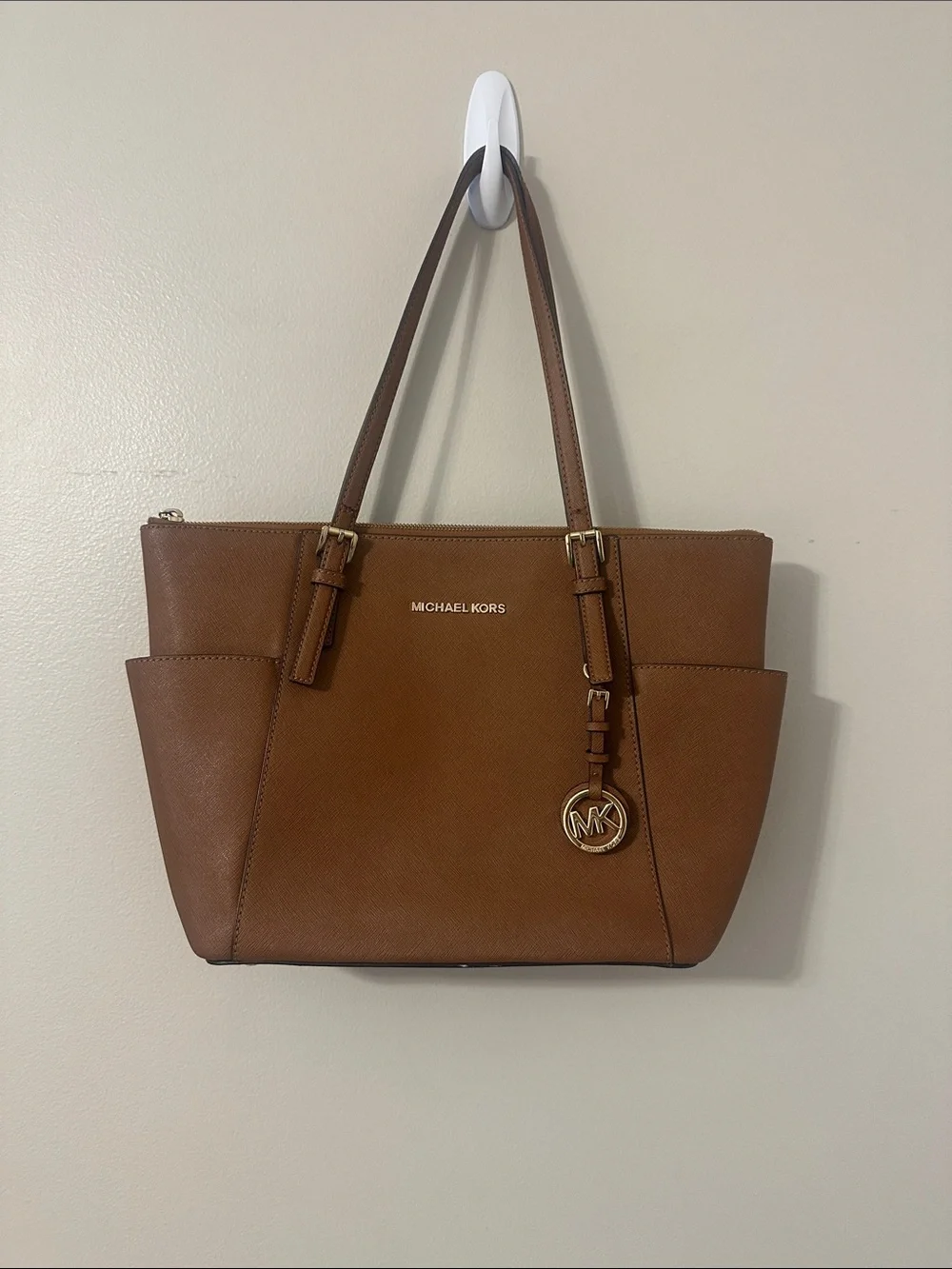 Michael Kors Jetset Saffiano Leather Tote Handbag Tan Brown Chic Travel Neutral